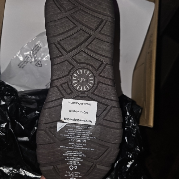 Uggs - Picture 4 of 4